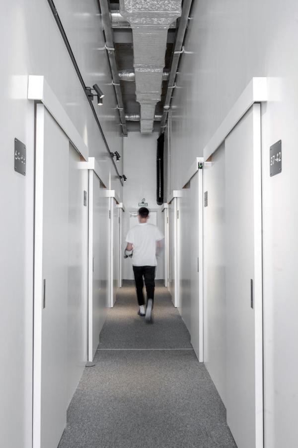 Capsule Hotel Constellation 89 Λβιβ Εξωτερικό φωτογραφία